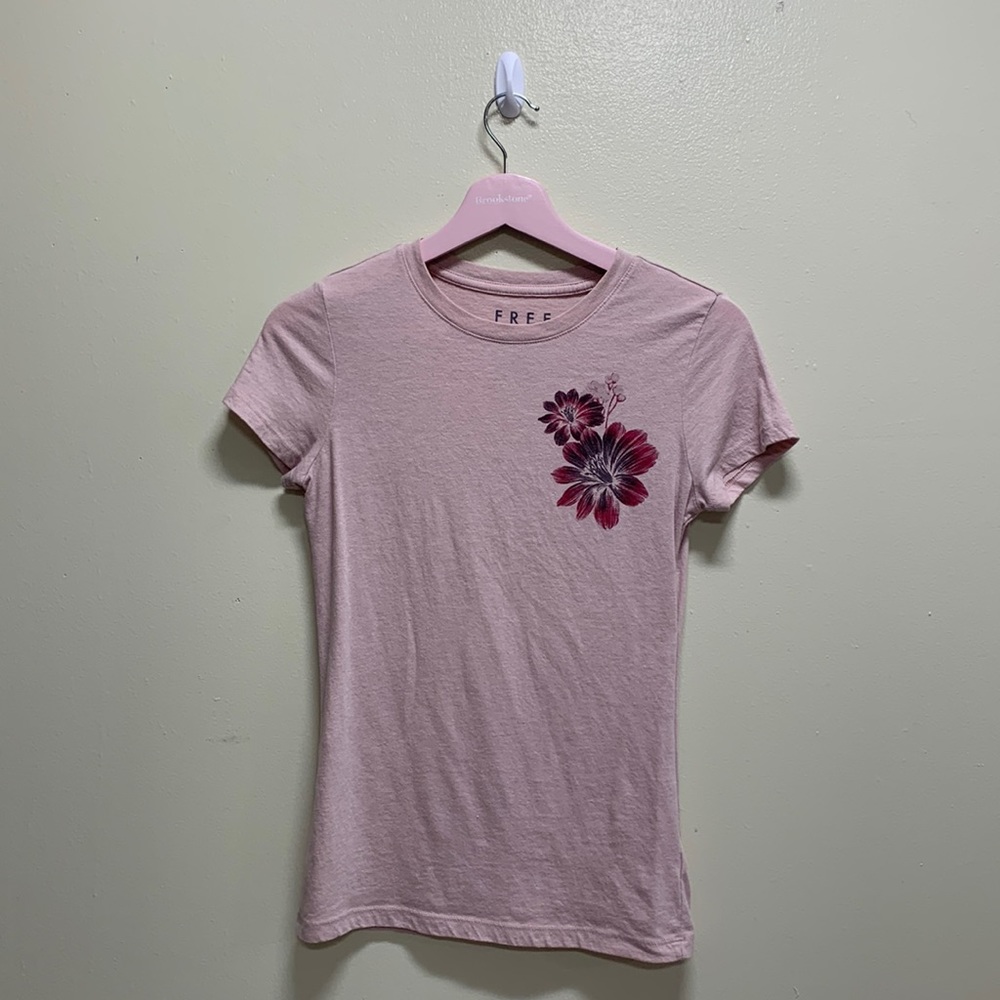 Blush pink Aero free state tee size small, soft with cute flower detail.
